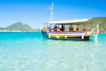 Passeio de escuna em arraial do cabo, ARRAIALFERIAS